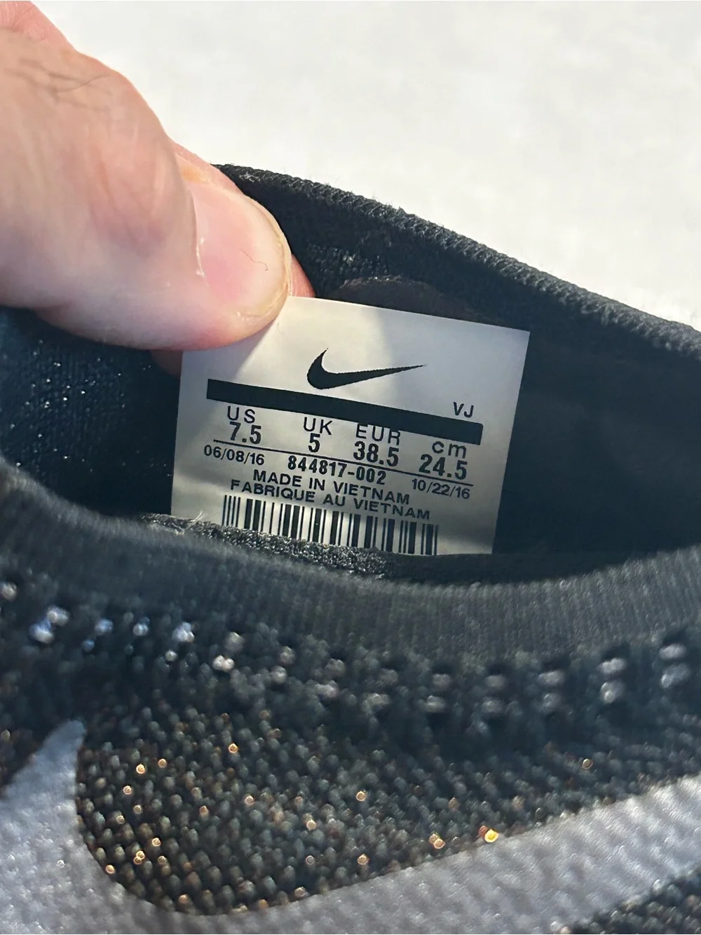 Nike Men’s Black Knit Athletic Sneakers